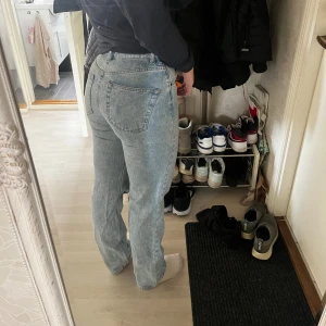 Blå jeans  - Raka snygga jeans, tror jag aldrig använt dom! 