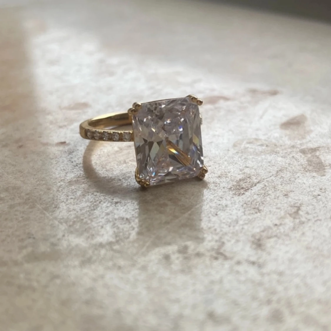 18k Safira Gulring med Sten - 91