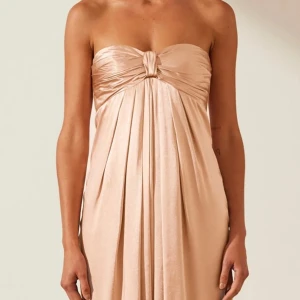 Balklänning  - Säljer min balklänning då jag hittat en ny, den är helt oanvänd och finns i orginal förpackning. 