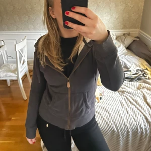 Zip tröja - Zip hoodie fr hm Strlk s Fint skick💕 Kontakta vid frågor/fler bilder