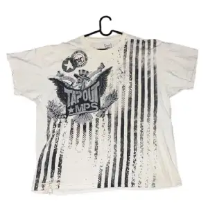 Tapout T-shirt köpt här på plick 🐦 Storlek XXL, så sitter oversize 🐦