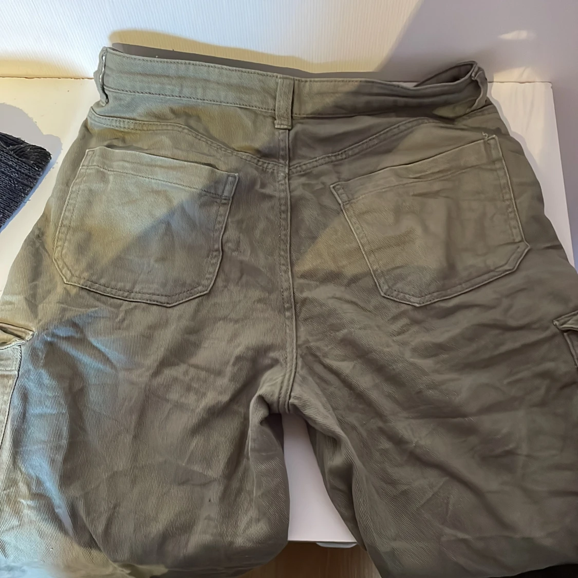 Militärgröna cargo jeans - 92