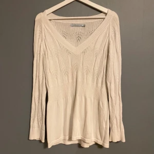 Lång tröja - Söt lång tröja i fint skick. Är storlek L men kan funka i M också.