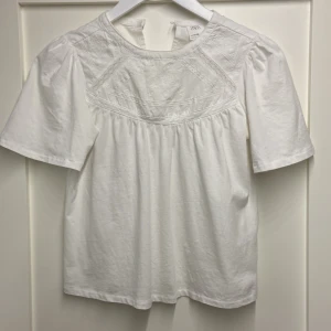 Zara blus - Fin blus från zara. Andvänd fåtal gånger.