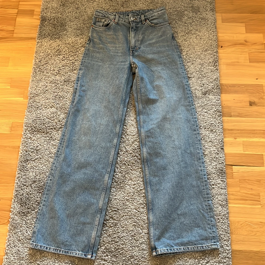 Blåa högmidjade jeans - 91