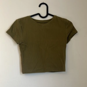 Olive green baby tee  - Baby tee for summer with a round neckline 