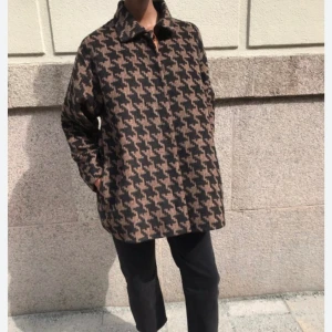 Stylein - Korta kappa, magisk färg och knappt använd.   Storlek S