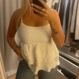 Volang topp  - Volang topp från Gina som inte kommer till användning så den är som ny  Nypris 300