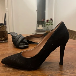 Svarta pumps - Använda ca 5 gånger, bra skick
