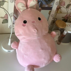 rosa kanin gosedjur  - ett jättesött kaningosedjur! jättemjuk och ganska stor💕 köpt från BR för 300kr. tvättas såklart innan frakt! :) köparen står för frakten