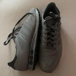 Adididas la trainers  - Skick 9/10 säljer för är för små.