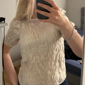 Blus - Inge synliga defekter om inte någon lös tråd