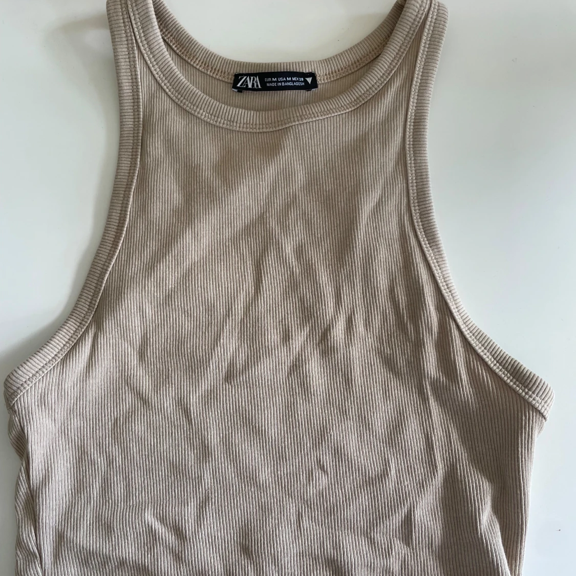 Beige ribbad linnetopp från Zara - 90