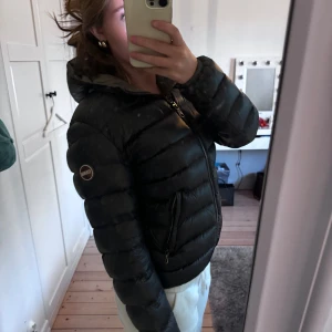 Colmar jacka  - Säljer min mörkblåa colmar jacka, jätte bra skick!🫶 Perfekt till vintern! Storlek 42/S! 