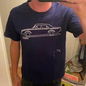 Tja! Säljer denna sköna t shirt som använts sparsamt. Väldigt bra skick utan hål eller fläckar. Priset är ej hugget i sten vid snabb affär. Vid minsta fundering hör av er✌🏼