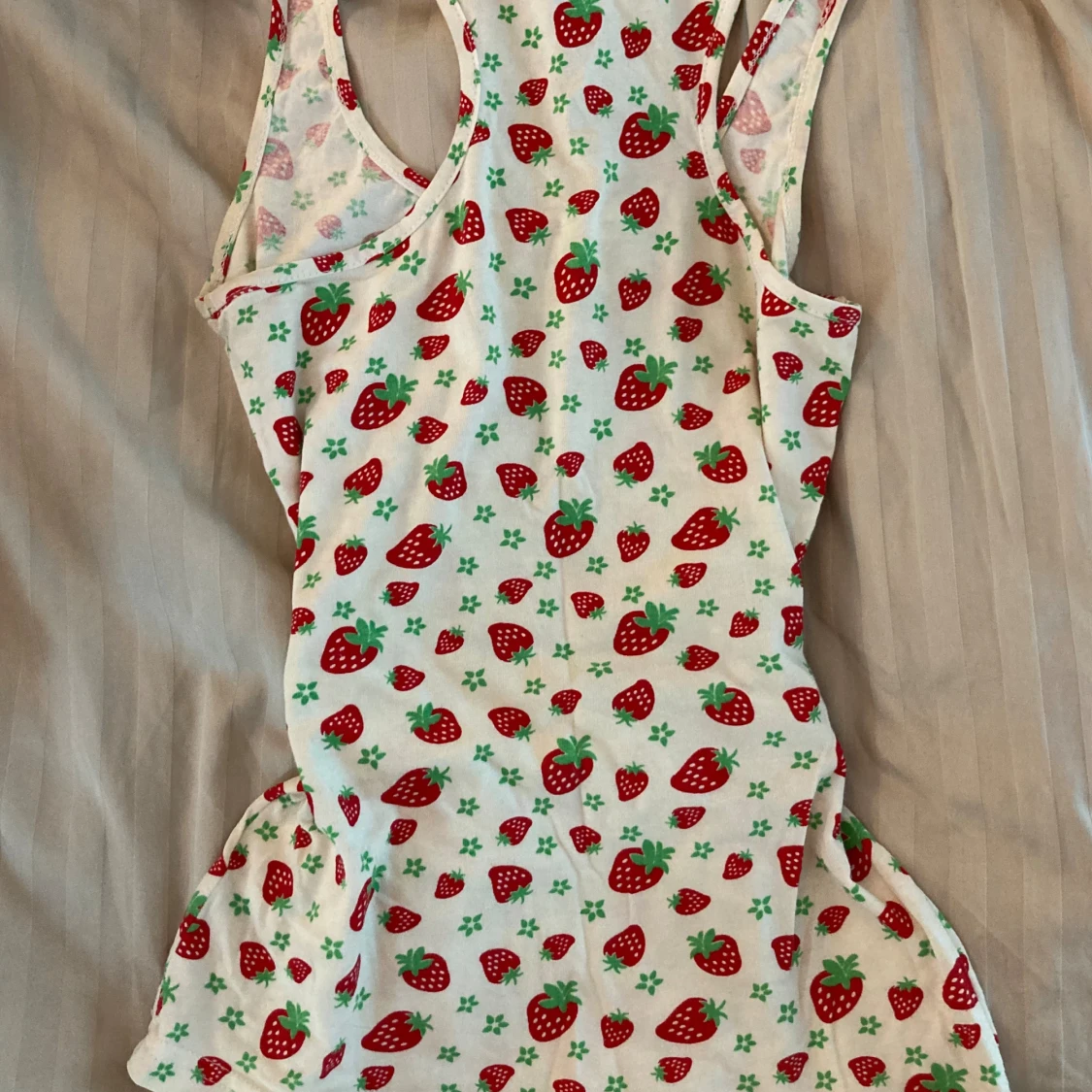 Linne med jordgubbar - 90