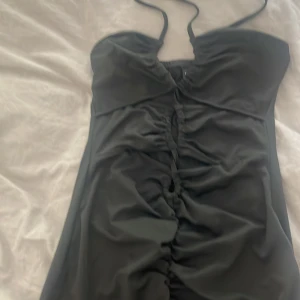 Svart klänning  - Klänning från Shein 