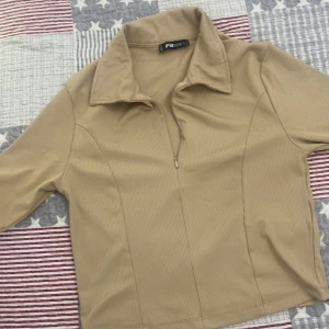 Tröja  - Storlek m men passar även för S