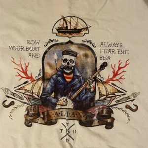 Tshirt med tryck☠️⭐️ - Cool tshirt med dödskalle-tryck☠️⭐️