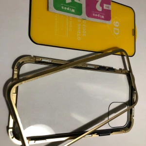 Magnetskal iPhone /11pro/ 3 delar guld - Magnetskal iPhone 11pro Färg :guld Skärmskydd ingår Skriv till mig om du undrar över något