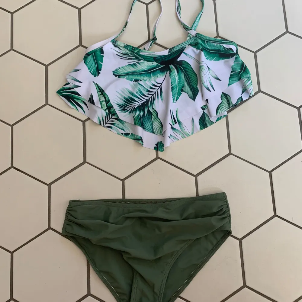 Säljer en fin oanvänd bikini, endast testad. Pris kan förhandlas. Storlek 150/xs  Varan kan skickas eller hämtas i Umeå🔆 . Sportswear.