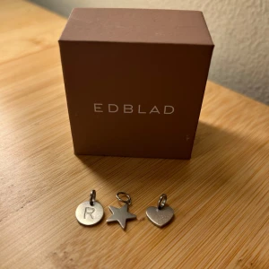 Berlocker från Edblad - Säljer de då jag bytt från silver till guld och inte kommer använda de. köpte de för 150-200, säljer för 100/st eller alla för 250🩷