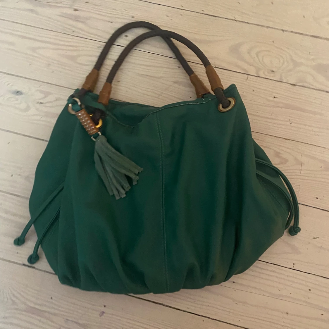 Snygg grön väska  - 90