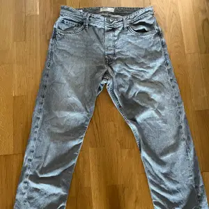 Jack & Jones jeans i storlek 32/32, köpta för ca 500kr mitt pris 159kr, skick 9/10!