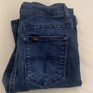Lois jeans - Säljer mina Lois jeans i storlek Xs för dom blivit för små för mig ordinarie pris 2400kr nytt pris 1000kr använda ungefär 3 gånger pris kan alltid diskuteras