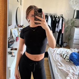 Croppad tröja från H&M💕 - Super fin Croppad tröja från H&M❤️