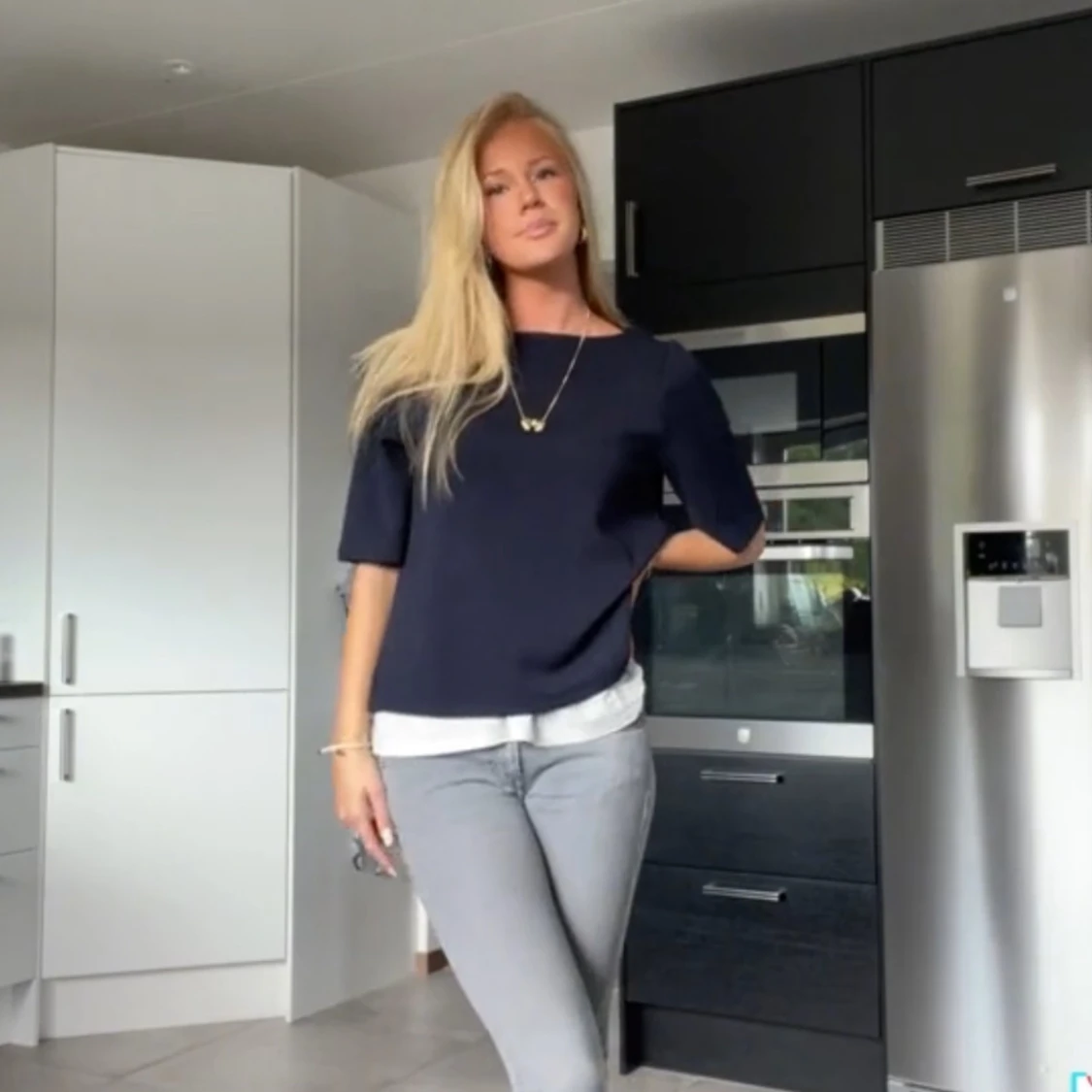 Dö snygg mörkblå tröja