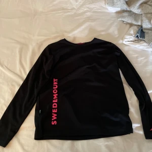 Svart tränings tröja  - Svart träningströja från sweadmount 