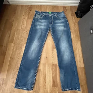 True Religion Jeans - Säljer ett par True Religion Jeans i topp skick, Storlek 40 Kan gå ner i pris vid snabb affär   