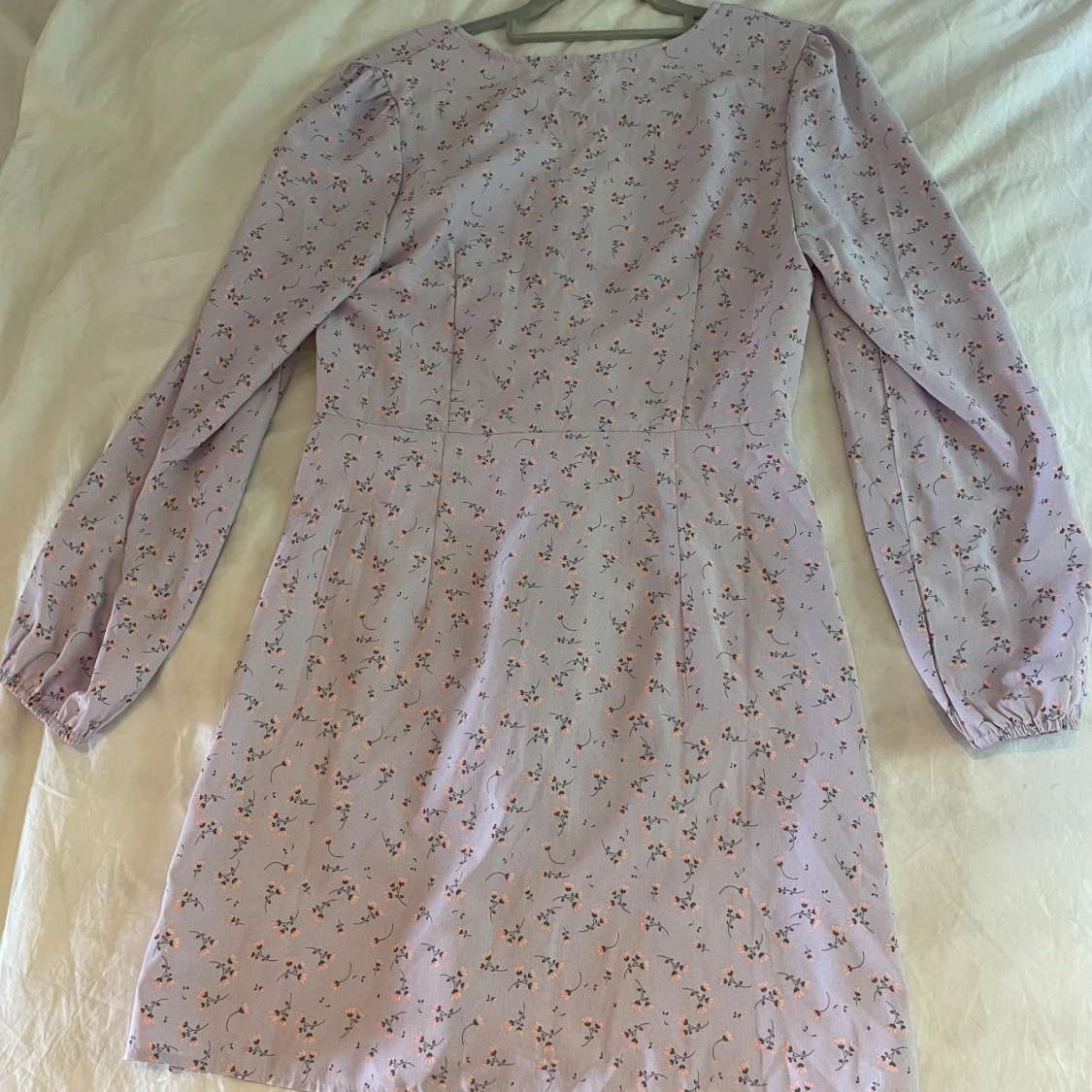 Oanvänd lila klänning - 91