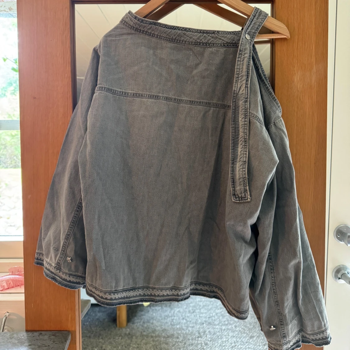 Grå off-shoulder tröja - 91