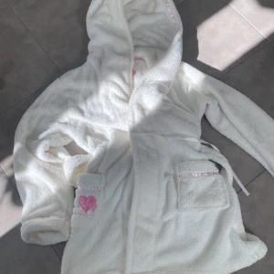 Morgonrock - Super fin morgonrock, säljer pga att den inte kommer till användning. Bra skick