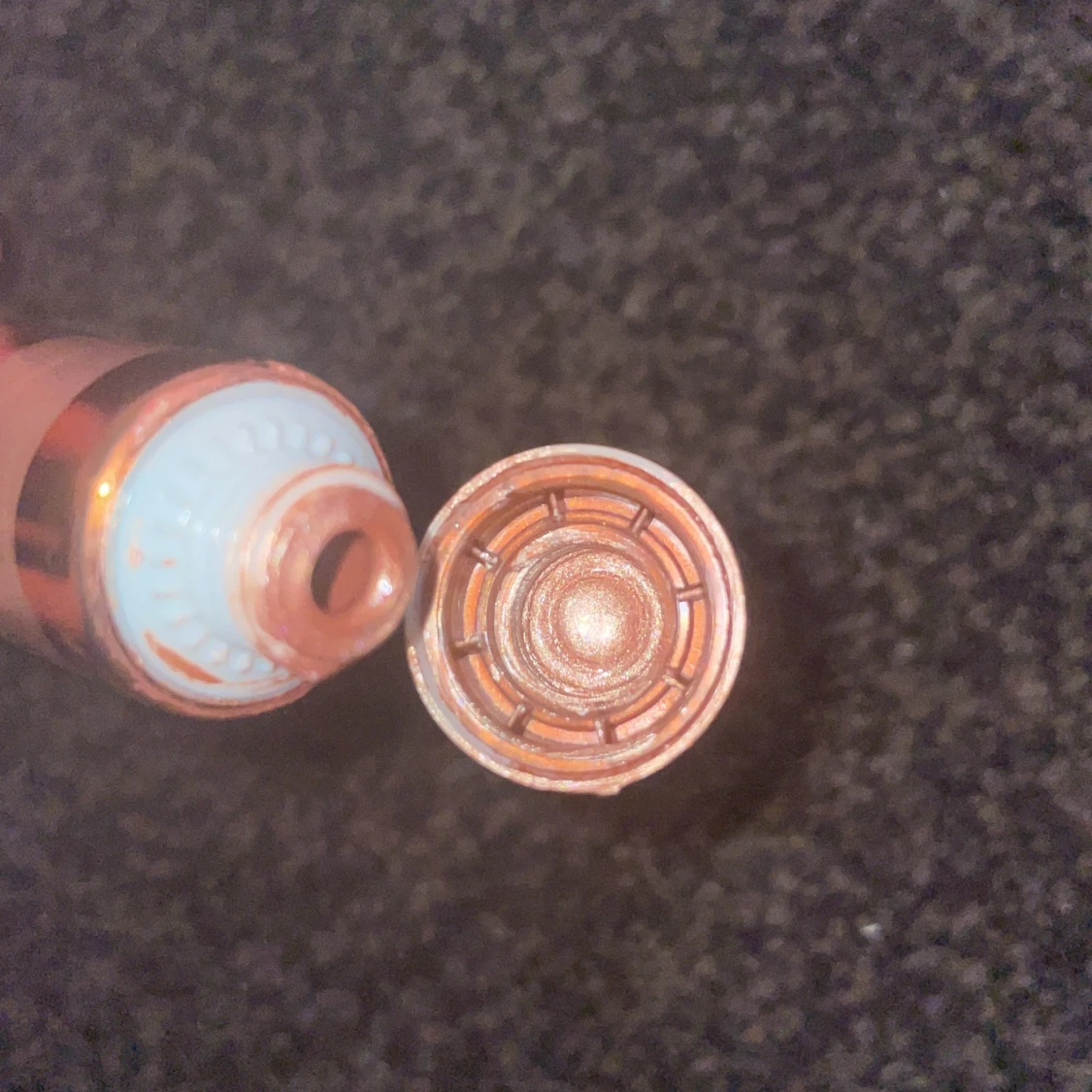 Cream Highlighter från Revolution - 90