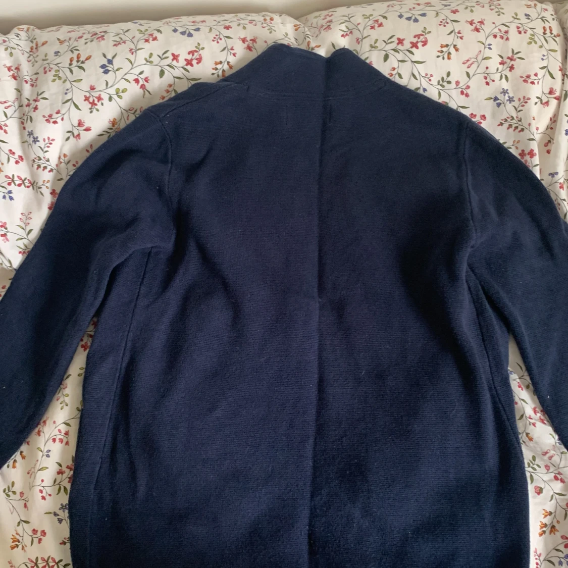 Marinblå vår/höst kappa med guldfärgade knappar - 92