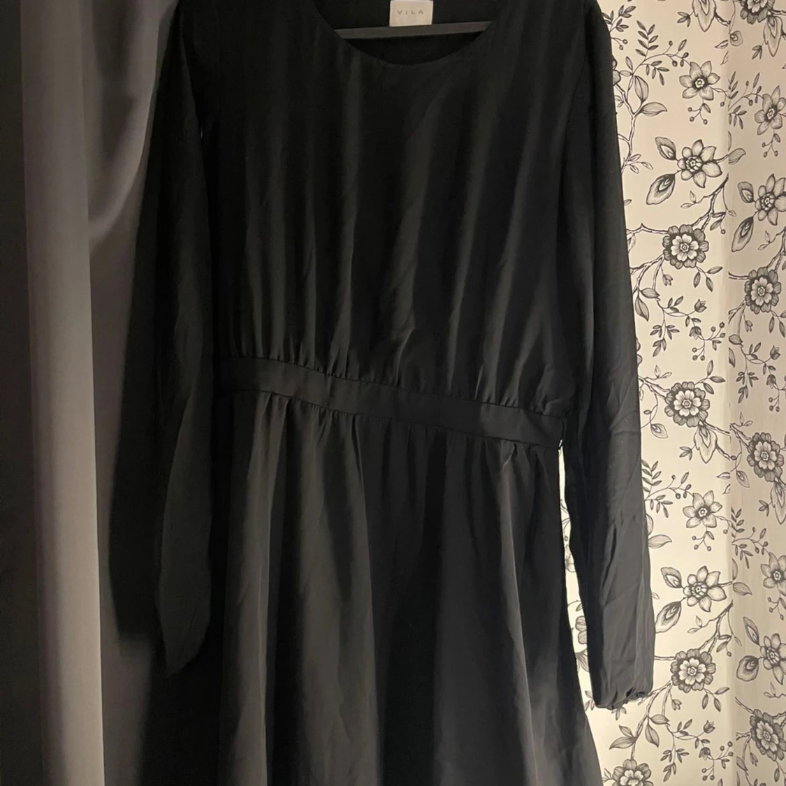 Svart långärmad klänning