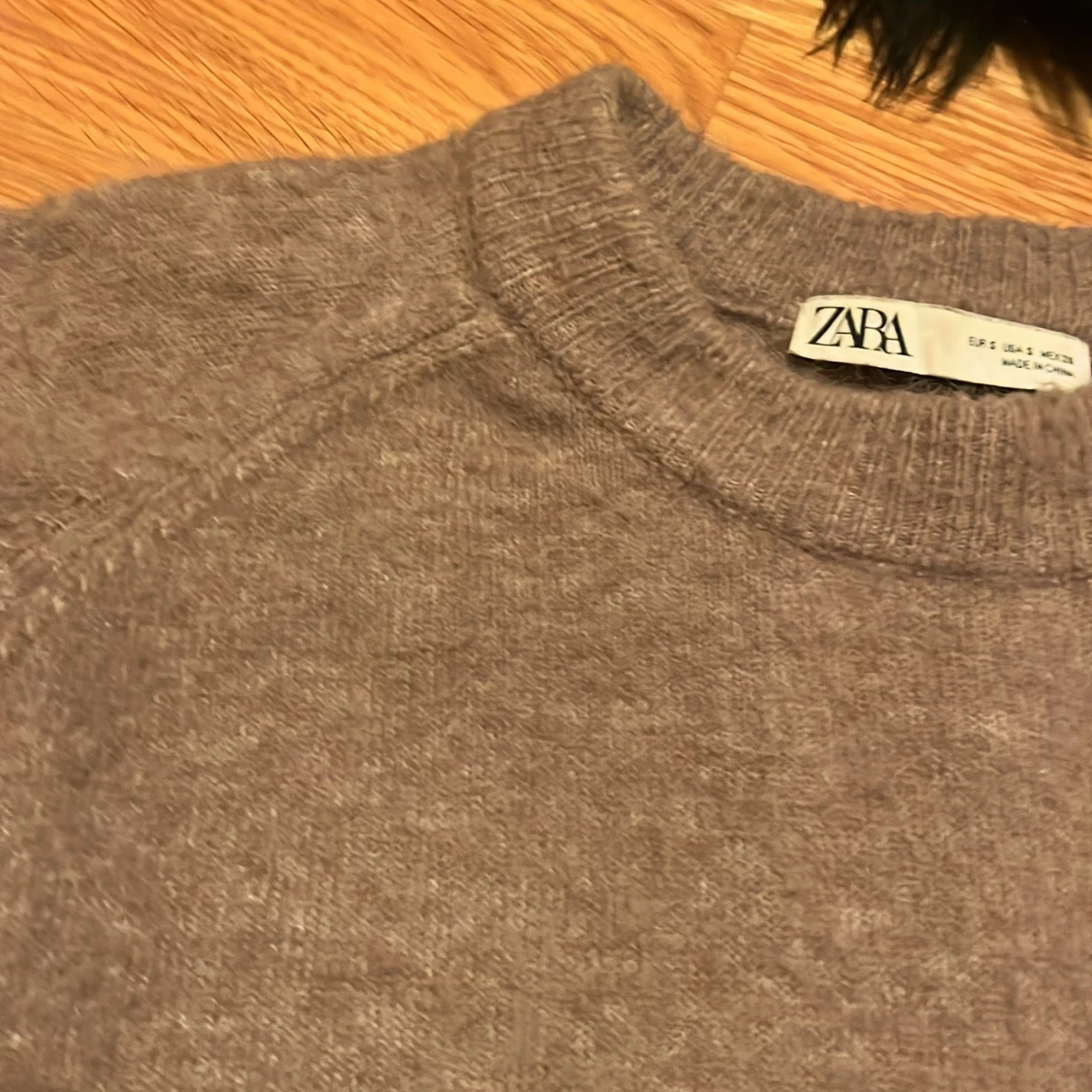 Grå croppad tröja från Zara - 93