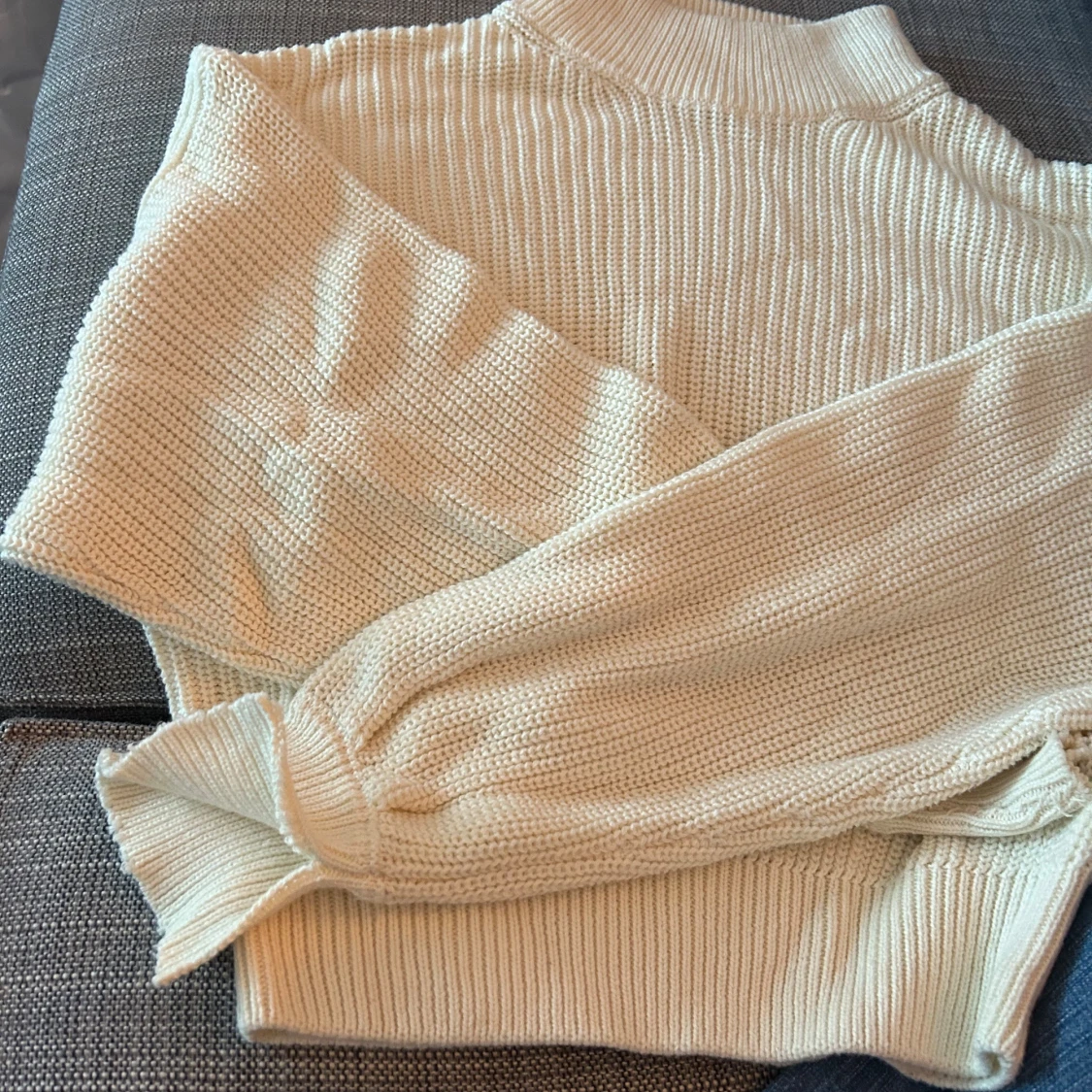 Beige stickad tröja från NA-KD Reborn