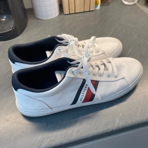 Tommy Hilfiger skor strl 46 - Använda en gång 