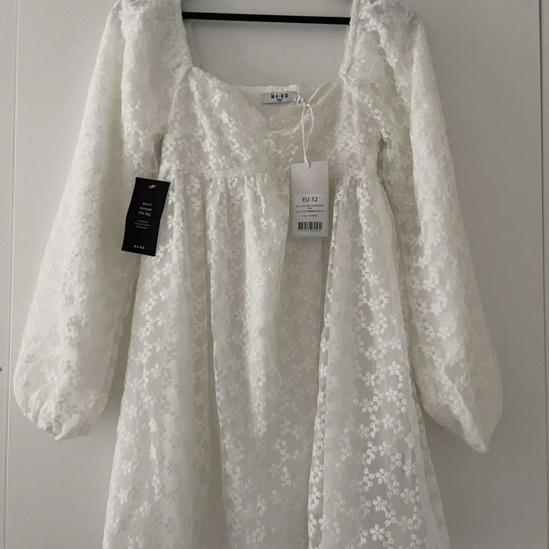 Miniklänning med puffärm - 91