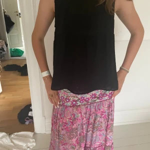 Blus - Säljer denna fina blus från HM🌸💘har inte använt den mycket alls🙌🏼 fråga gärna om du övriga frågor💘