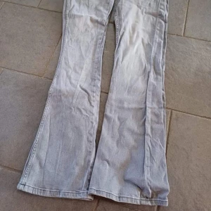 Grå jeans 50 kr st - Jättebra skick. 