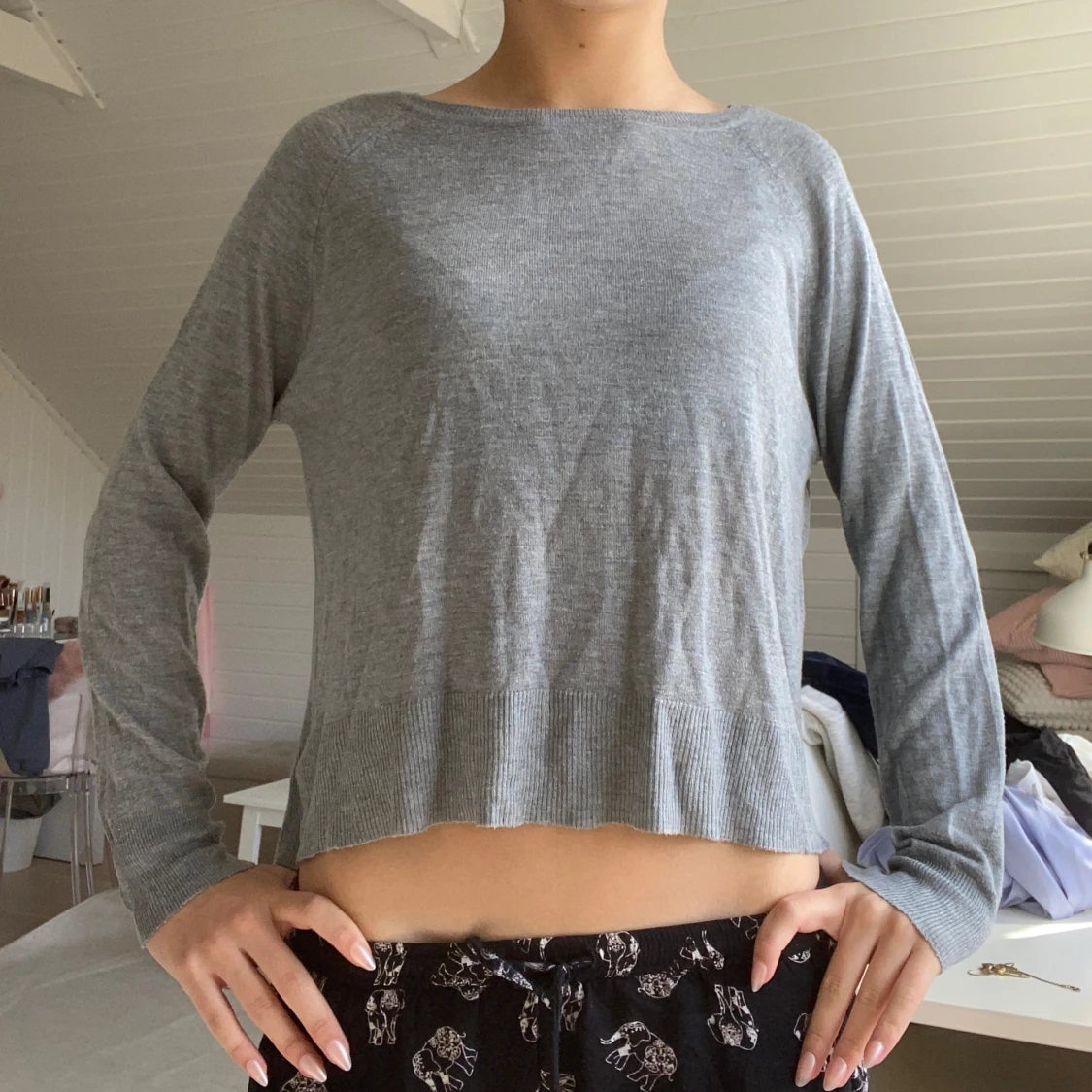 Grå stickad tröja - 92