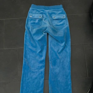 Juicy byxor - Juicy byxor med fåtal fläckar