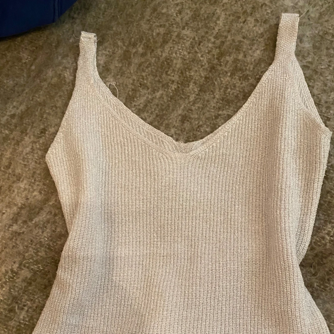 Glittrigt stickat linne