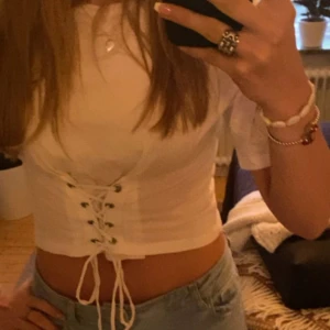 Knyt korsett topp zara - Cool topp från zara i storlek S och toppenskick 🥰