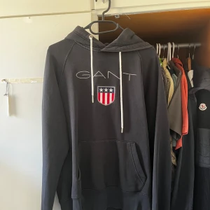 Gant hoodie strl M - Använd är den japp  
